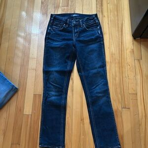 Silver jeans. Elyse STRAIGHT size 24 .dark wash.